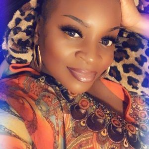 Meet your Posher, Monica